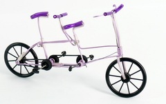 Drátěný model kola Tandem, fialový
