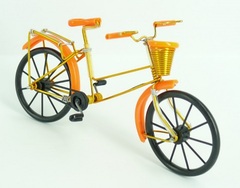 Drátěný model dámského kola, oranžový