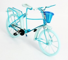 Drátěný model dámského kola, světle modrý
